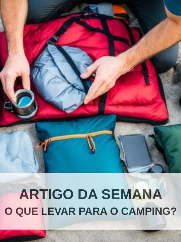 Homem separando todos os equipamentos para levar para o acampamento.