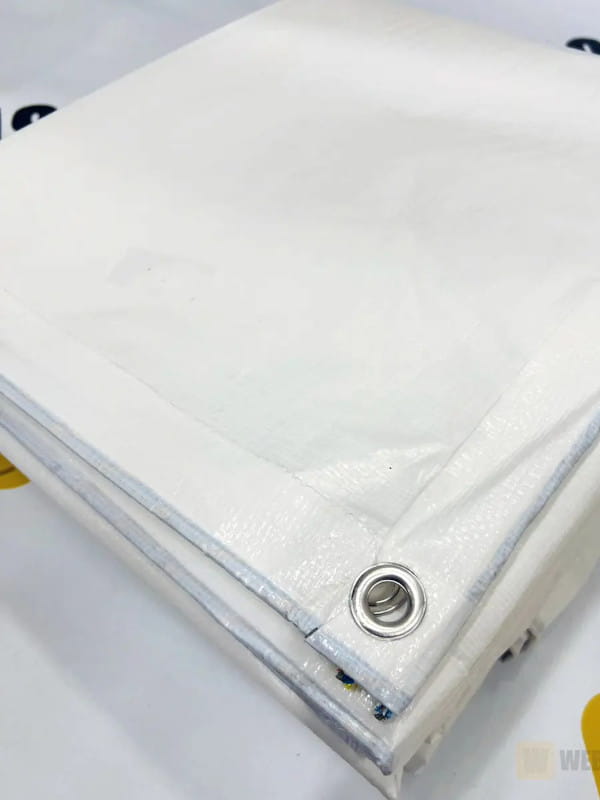 Equipamentos recomendados pelo Guia do Campista: lona leve impermeável branca tamanho 6m x 4m - 300 micras.