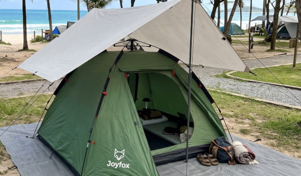 Ver conteúdos sobre climas diferentes: frio, calor, chuva e vento durante o acampamento.